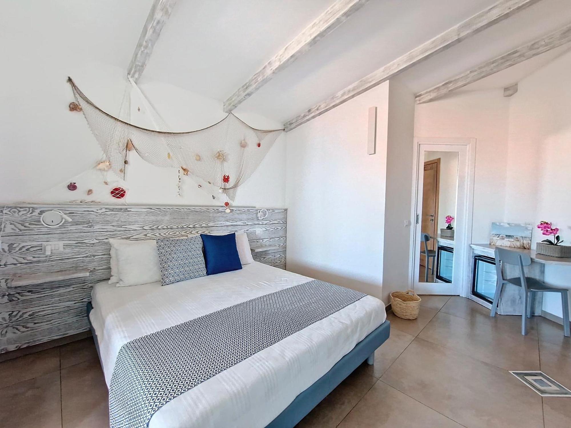 Hotel L'Onda Marina à Castelsardo Extérieur photo